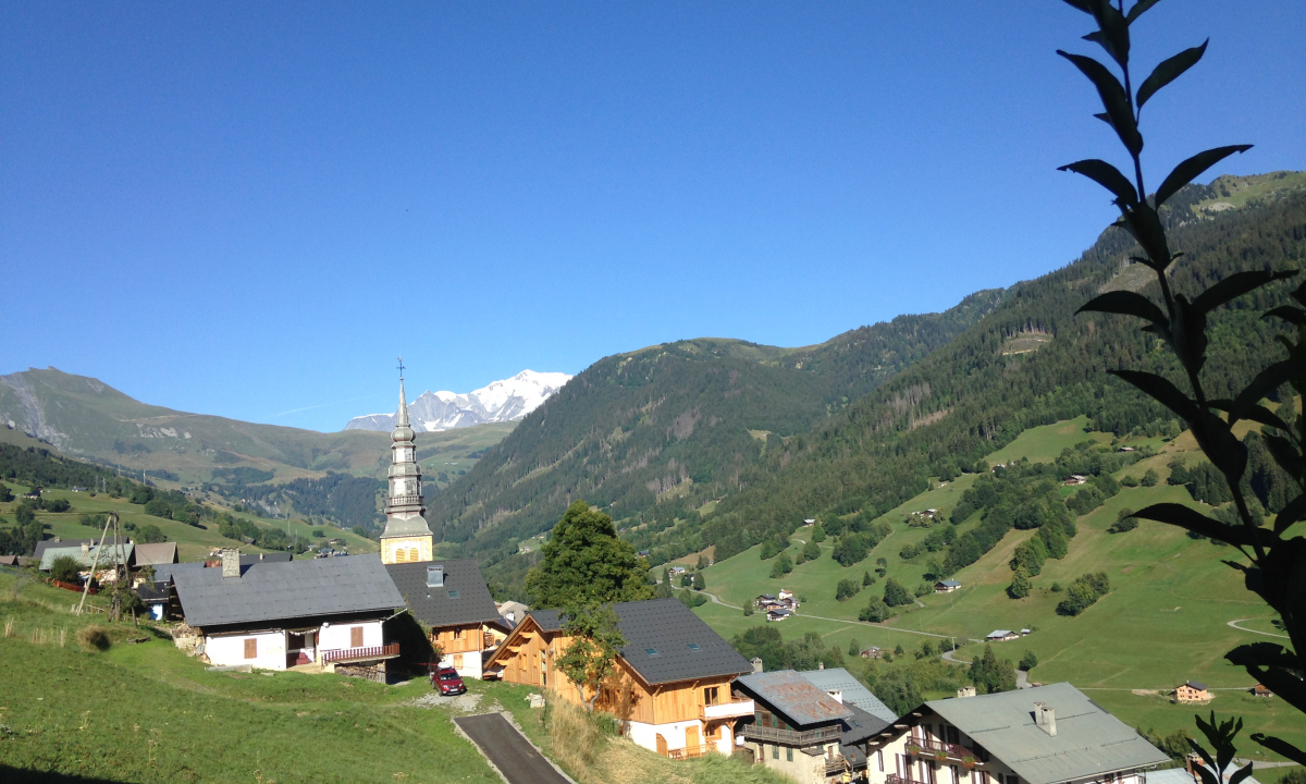 Hauteluce, village, église baroque et Mont-Blanc