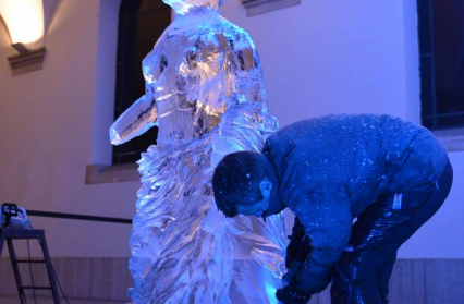 Création d'une sculture sur glace