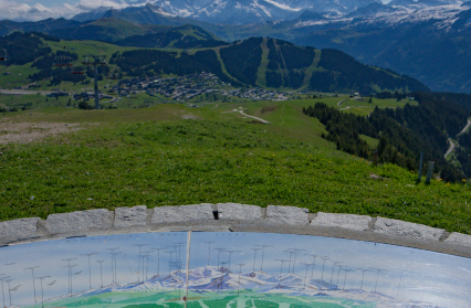 Magnifique point de vue sur les Alpes depuis le sommet de Bisanne