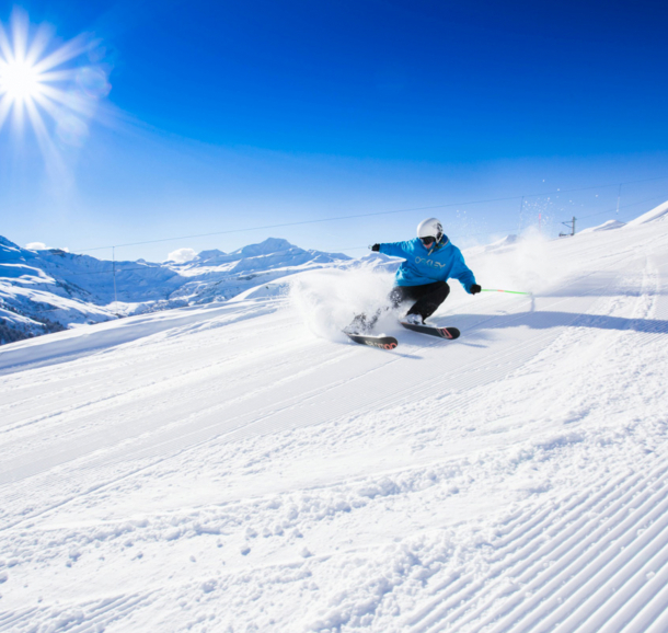 ski alpin sur pistes damées